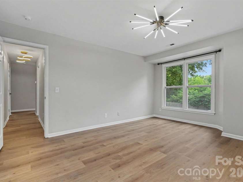 6260 Rosecroft Drive, Charlotte, NC 28215.  MLS# CAR4407169, YatesRealty ID 39540. 