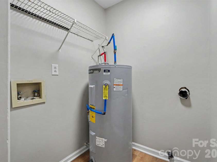 6260 Rosecroft Drive, Charlotte, NC 28215.  MLS# CAR4407169, YatesRealty ID 39540. 