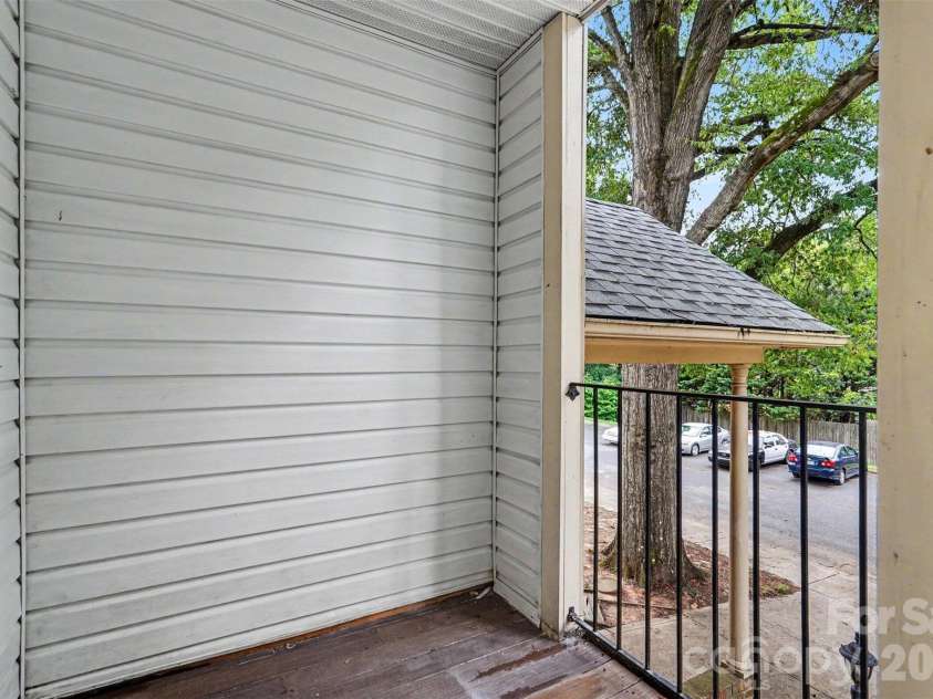 6260 Rosecroft Drive, Charlotte, NC 28215.  MLS# CAR4407169, YatesRealty ID 39540. 