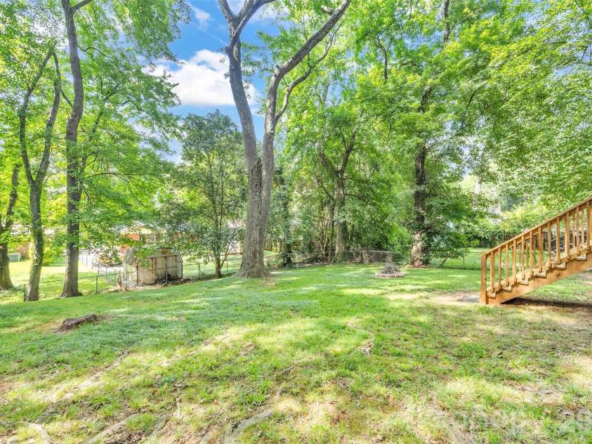 2213 Lanier Avenue, Charlotte, NC 28205.  MLS# CAR4406719, YatesRealty ID 39542. 