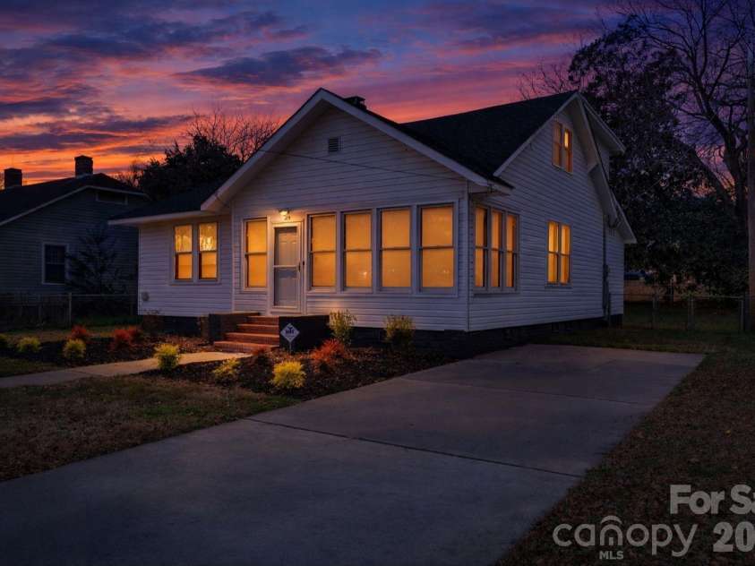 215 King Street, Gastonia, NC 28086.  MLS# CAR4335649, YatesRealty ID 39543. 