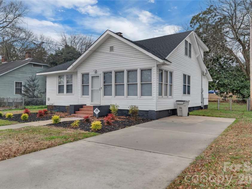 215 King Street, Gastonia, NC 28086.  MLS# CAR4335649, YatesRealty ID 39543. 