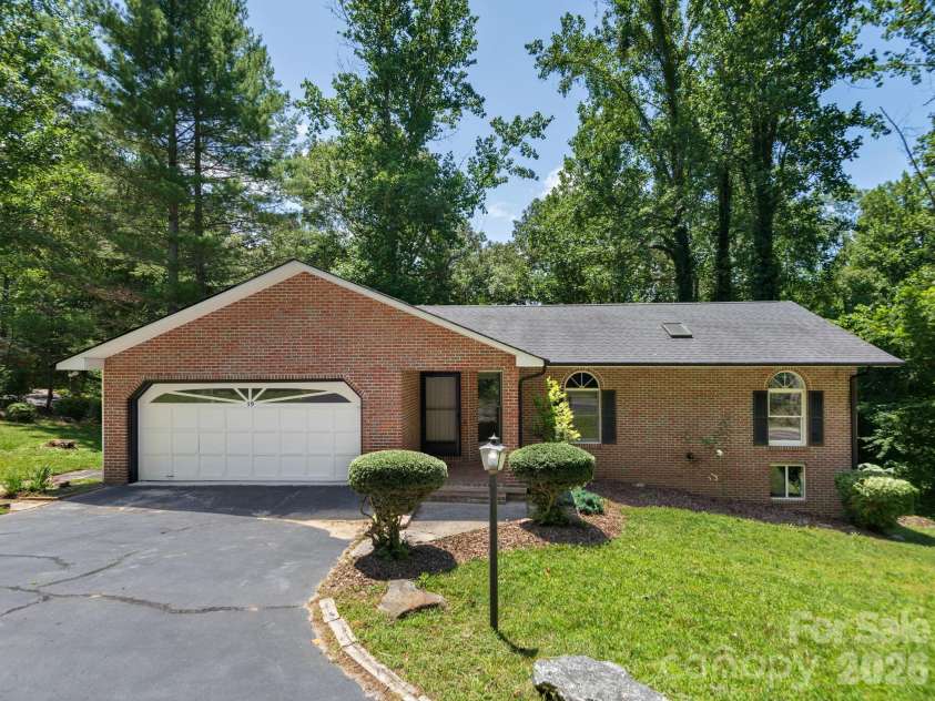 19 Loggers Run, Hendersonville, NC 28739.  MLS# CAR4402682, YatesRealty ID 39545. 