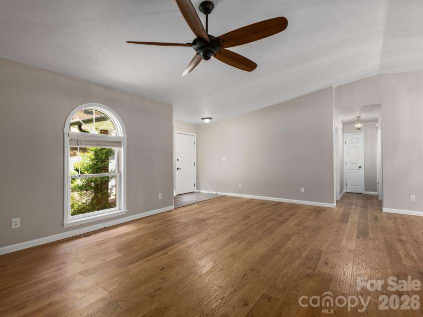 19 Loggers Run, Hendersonville, NC 28739.  MLS# CAR4402682, YatesRealty ID 39545. 
