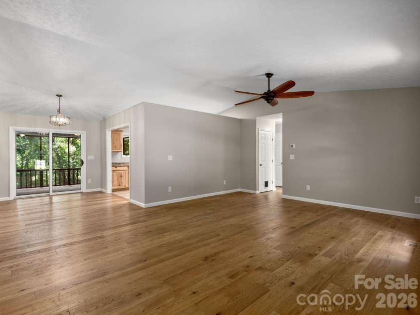 19 Loggers Run, Hendersonville, NC 28739.  MLS# CAR4402682, YatesRealty ID 39545. 