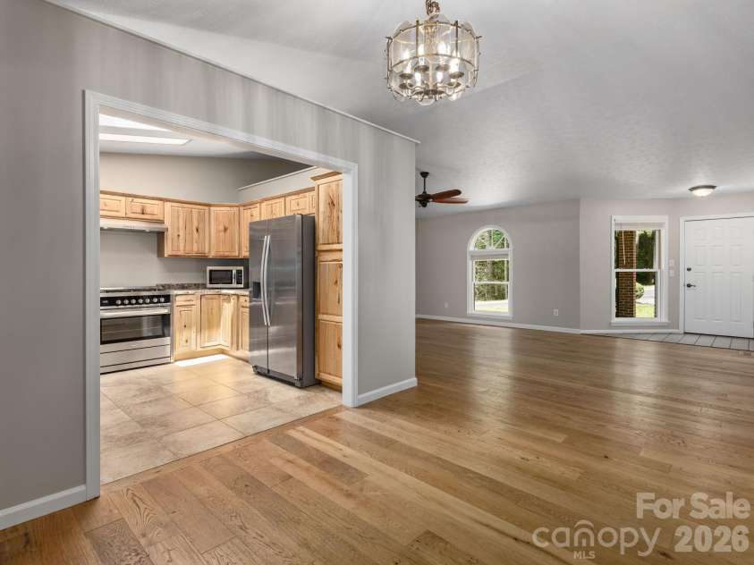 19 Loggers Run, Hendersonville, NC 28739.  MLS# CAR4402682, YatesRealty ID 39545. 