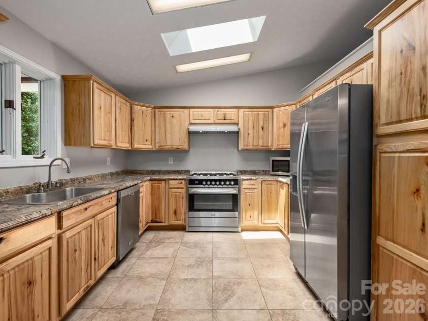 19 Loggers Run, Hendersonville, NC 28739.  MLS# CAR4402682, YatesRealty ID 39545. 
