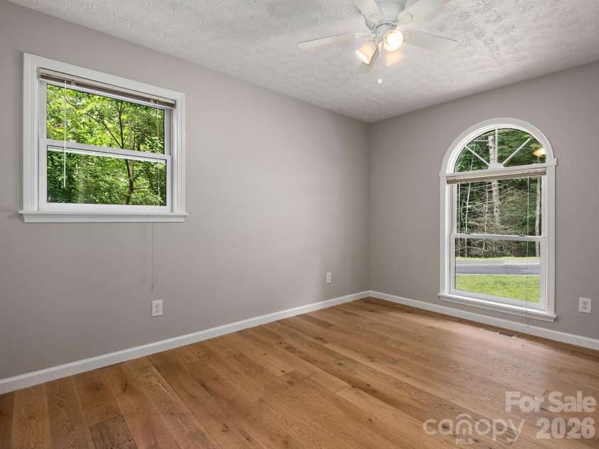 19 Loggers Run, Hendersonville, NC 28739.  MLS# CAR4402682, YatesRealty ID 39545. 