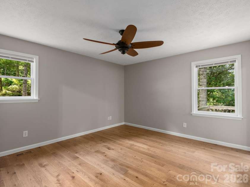 19 Loggers Run, Hendersonville, NC 28739.  MLS# CAR4402682, YatesRealty ID 39545. 