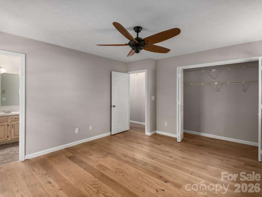 19 Loggers Run, Hendersonville, NC 28739.  MLS# CAR4402682, YatesRealty ID 39545. 