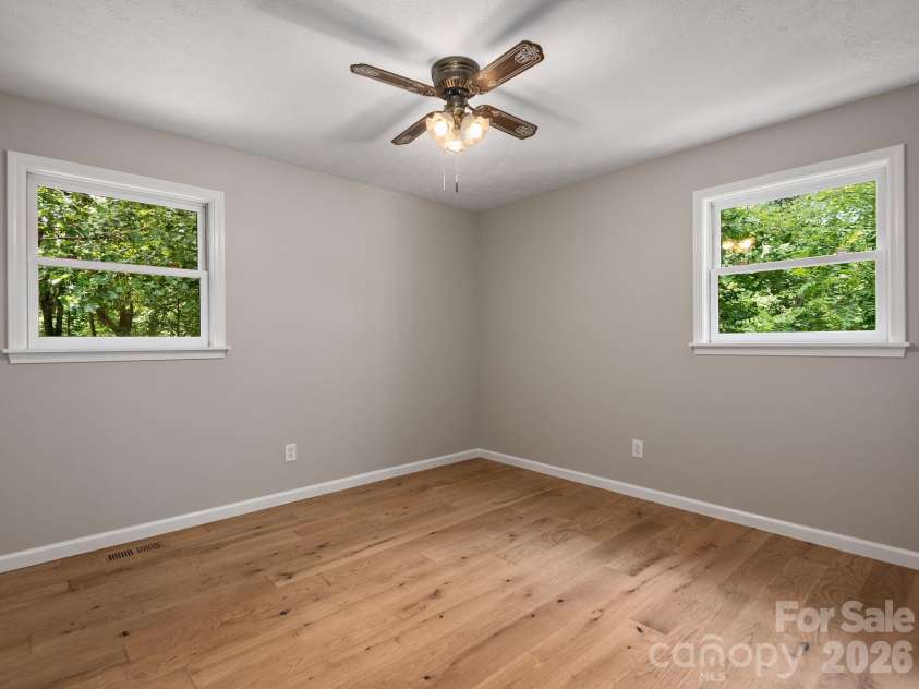 19 Loggers Run, Hendersonville, NC 28739.  MLS# CAR4402682, YatesRealty ID 39545. 