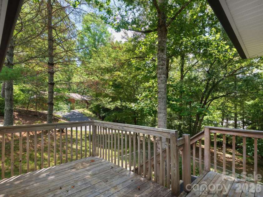 19 Loggers Run, Hendersonville, NC 28739.  MLS# CAR4402682, YatesRealty ID 39545. 