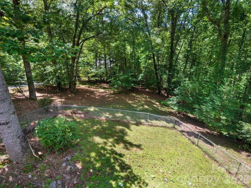 19 Loggers Run, Hendersonville, NC 28739.  MLS# CAR4402682, YatesRealty ID 39545. 