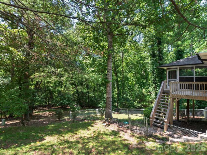 19 Loggers Run, Hendersonville, NC 28739.  MLS# CAR4402682, YatesRealty ID 39545. 