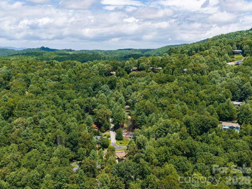 19 Loggers Run, Hendersonville, NC 28739.  MLS# CAR4402682, YatesRealty ID 39545. 