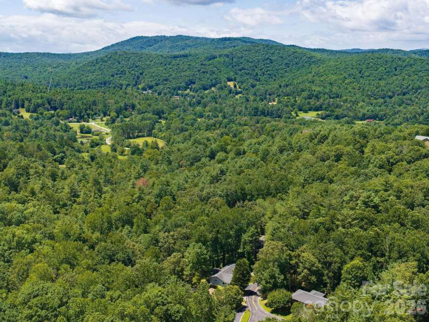 19 Loggers Run, Hendersonville, NC 28739.  MLS# CAR4402682, YatesRealty ID 39545. 