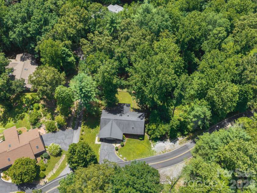 19 Loggers Run, Hendersonville, NC 28739.  MLS# CAR4402682, YatesRealty ID 39545. 