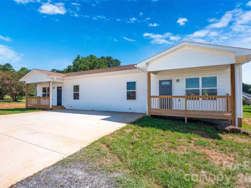 4000 Herman Sipe Road, Conover, NC 28613.  MLS# CAR4402472, YatesRealty ID 39549. 