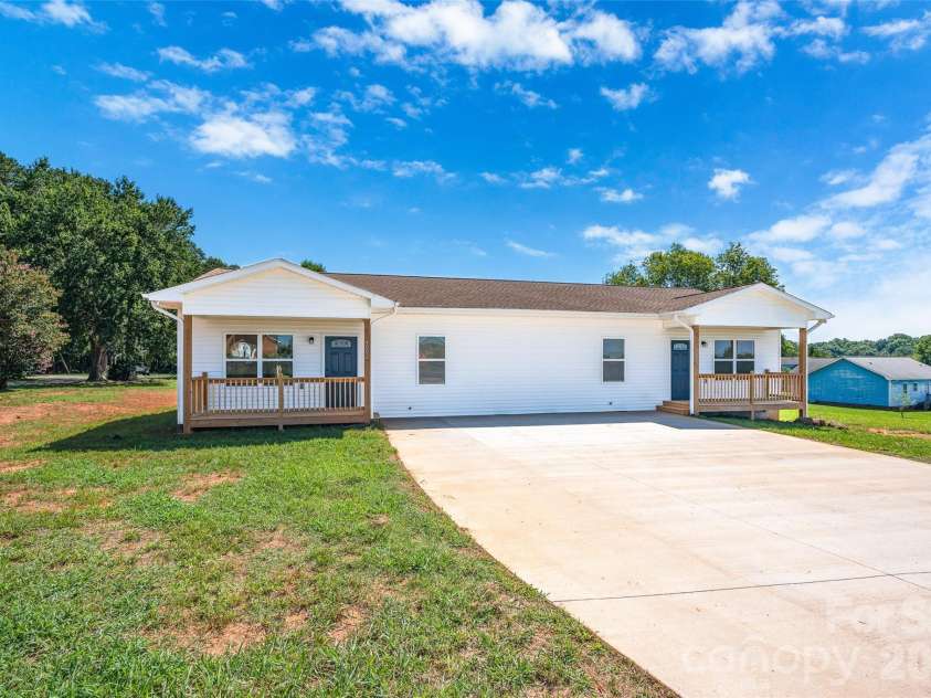 4000 Herman Sipe Road, Conover, NC 28613.  MLS# CAR4407218, YatesRealty ID 39549. 