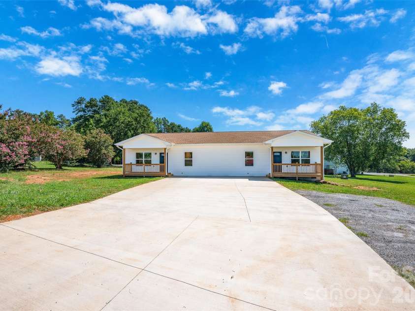 4000 Herman Sipe Road, Conover, NC 28613.  MLS# CAR4407218, YatesRealty ID 39549. 