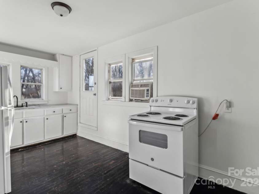 128 Rowan Mill Road, Salisbury, NC 28147.  MLS# CAR4214000, YatesRealty ID 3955. 