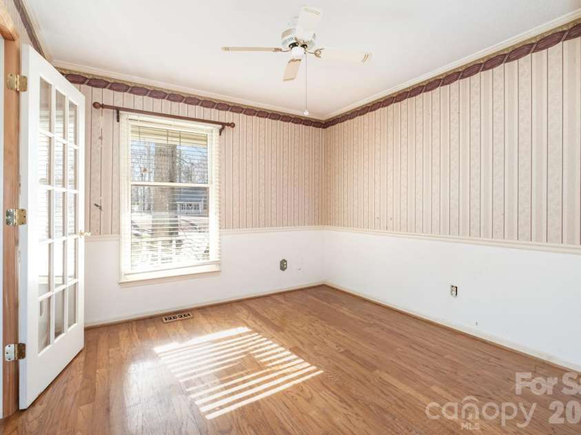 420 Saddlewood Drive, Gastonia, NC 28056.  MLS# CAR4342029, YatesRealty ID 3955. 