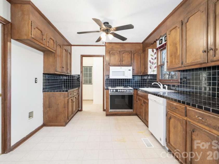 420 Saddlewood Drive, Gastonia, NC 28056.  MLS# CAR4342029, YatesRealty ID 3955. 