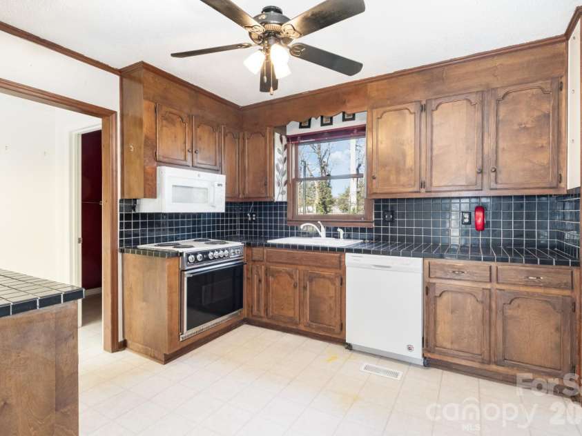 420 Saddlewood Drive, Gastonia, NC 28056.  MLS# CAR4342029, YatesRealty ID 3955. 