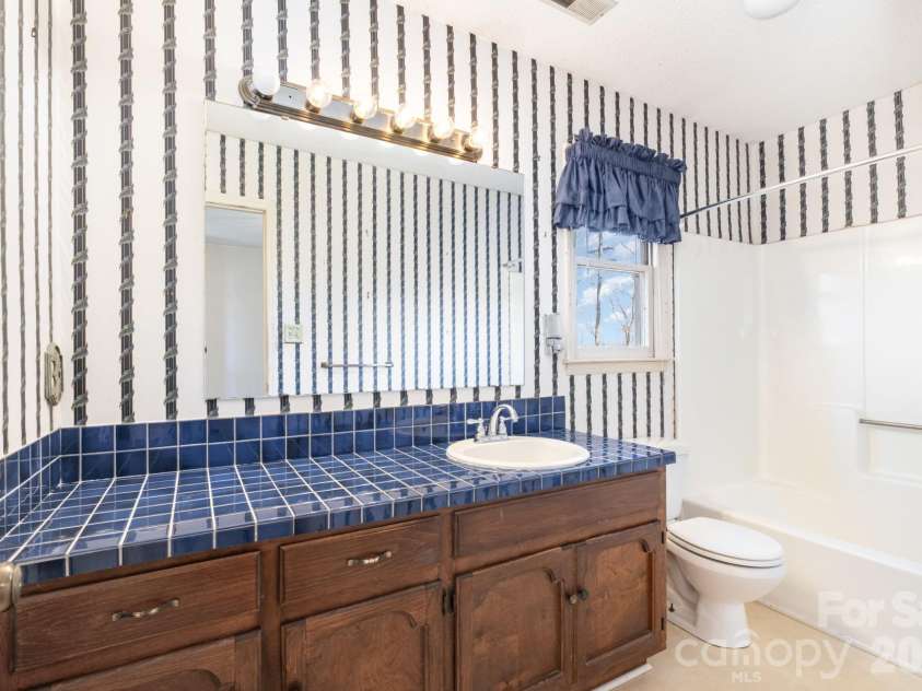 420 Saddlewood Drive, Gastonia, NC 28056.  MLS# CAR4342029, YatesRealty ID 3955. 