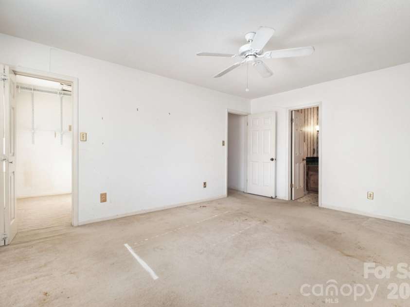 420 Saddlewood Drive, Gastonia, NC 28056.  MLS# CAR4342029, YatesRealty ID 3955. 