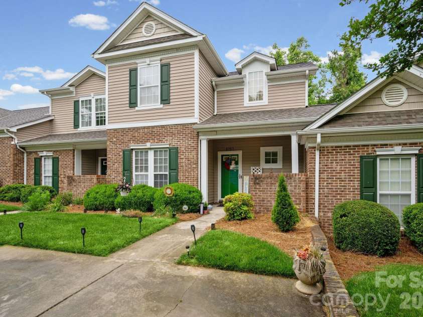 5757 Fox Ridge Lane, Winston Salem, NC 27104.  MLS# CAR4406995, YatesRealty ID 39550. 