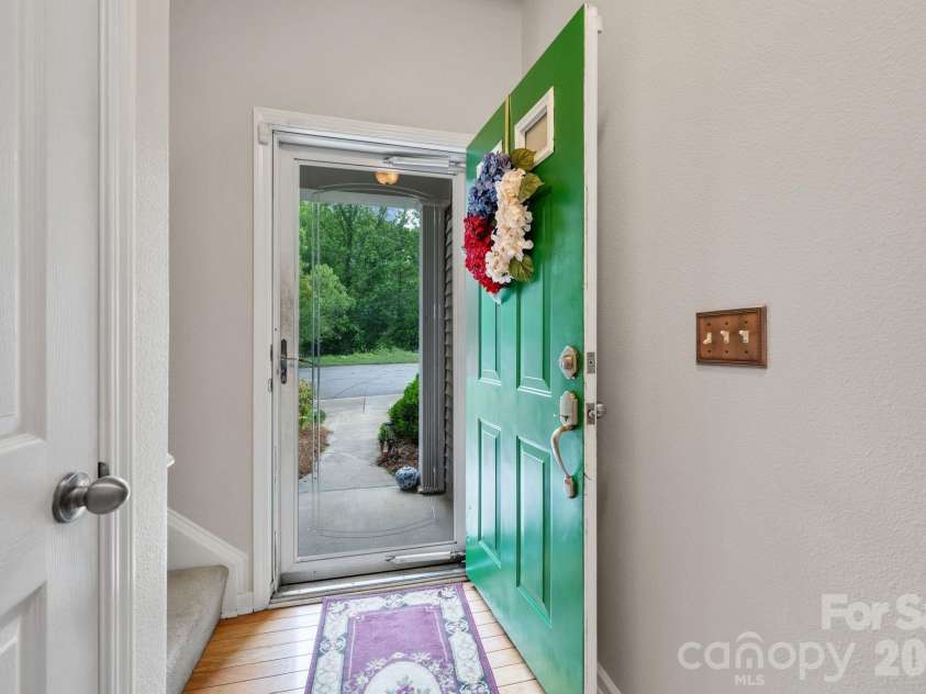 5757 Fox Ridge Lane, Winston Salem, NC 27104.  MLS# CAR4406995, YatesRealty ID 39550. 