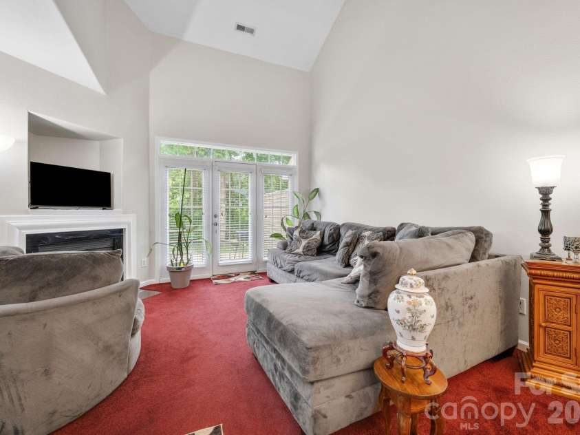 5757 Fox Ridge Lane, Winston Salem, NC 27104.  MLS# CAR4406995, YatesRealty ID 39550. 