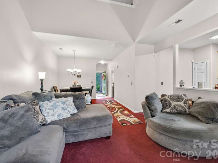 5757 Fox Ridge Lane, Winston Salem, NC 27104.  MLS# CAR4406995, YatesRealty ID 39550. 