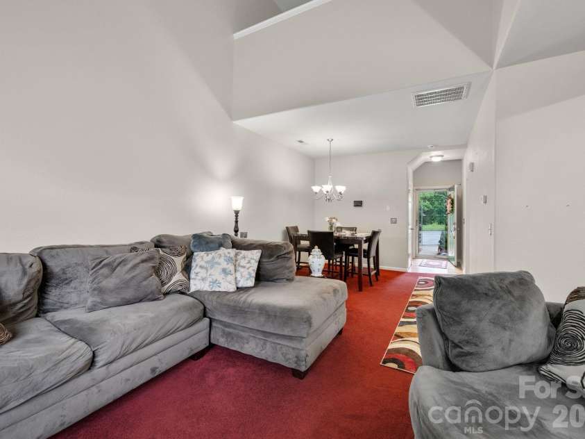 5757 Fox Ridge Lane, Winston Salem, NC 27104.  MLS# CAR4406995, YatesRealty ID 39550. 