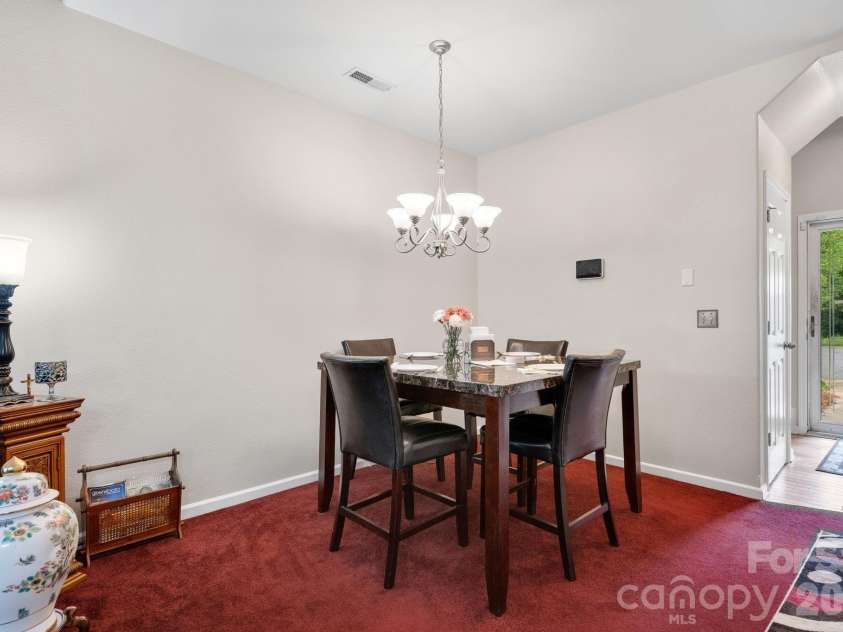5757 Fox Ridge Lane, Winston Salem, NC 27104.  MLS# CAR4406995, YatesRealty ID 39550. 