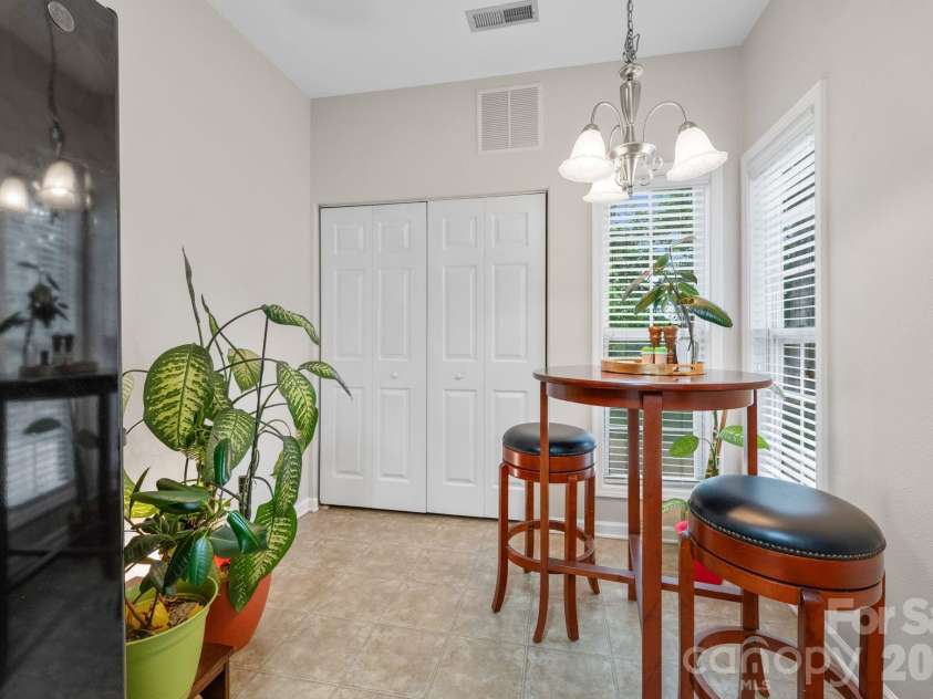 5757 Fox Ridge Lane, Winston Salem, NC 27104.  MLS# CAR4406995, YatesRealty ID 39550. 