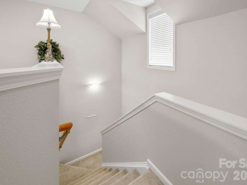 5757 Fox Ridge Lane, Winston Salem, NC 27104.  MLS# CAR4406995, YatesRealty ID 39550. 