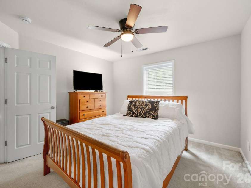 5757 Fox Ridge Lane, Winston Salem, NC 27104.  MLS# CAR4406995, YatesRealty ID 39550. 