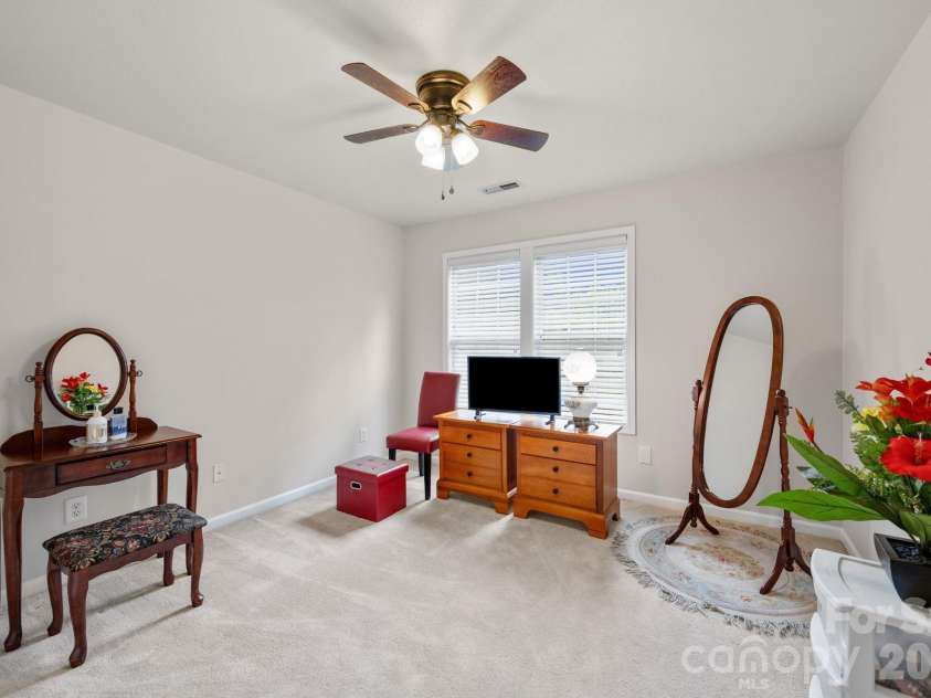 5757 Fox Ridge Lane, Winston Salem, NC 27104.  MLS# CAR4406995, YatesRealty ID 39550. 