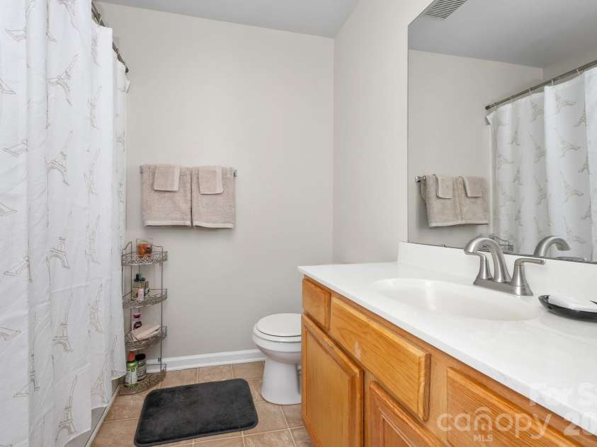 5757 Fox Ridge Lane, Winston Salem, NC 27104.  MLS# CAR4406995, YatesRealty ID 39550. 