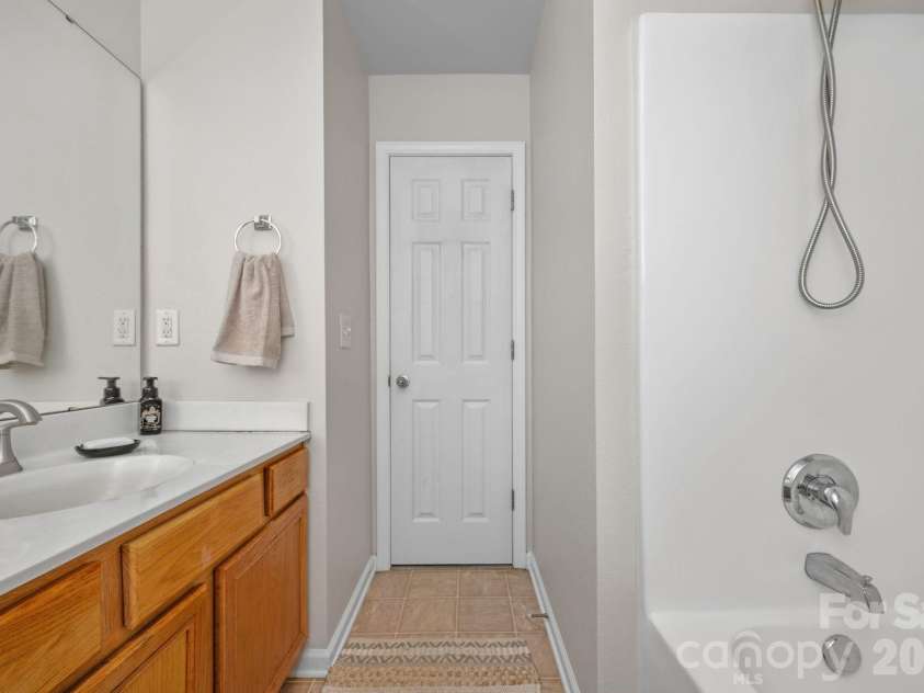 5757 Fox Ridge Lane, Winston Salem, NC 27104.  MLS# CAR4406995, YatesRealty ID 39550. 