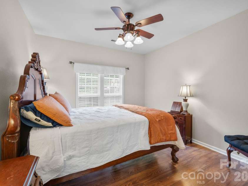 5757 Fox Ridge Lane, Winston Salem, NC 27104.  MLS# CAR4406995, YatesRealty ID 39550. 