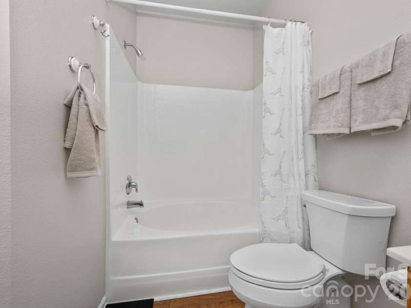 5757 Fox Ridge Lane, Winston Salem, NC 27104.  MLS# CAR4406995, YatesRealty ID 39550. 
