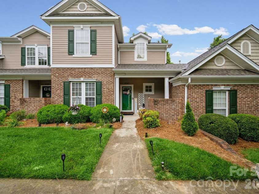 5757 Fox Ridge Lane, Winston Salem, NC 27104.  MLS# CAR4406995, YatesRealty ID 39550. 