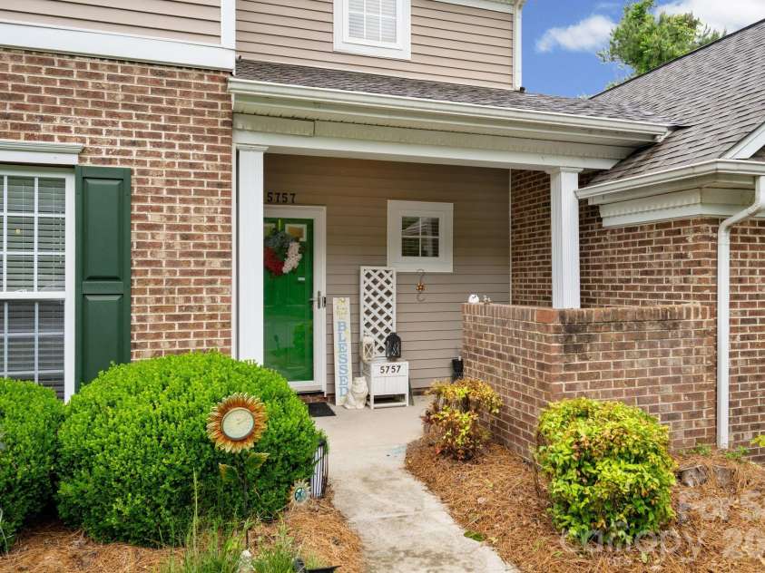 5757 Fox Ridge Lane, Winston Salem, NC 27104.  MLS# CAR4406995, YatesRealty ID 39550. 