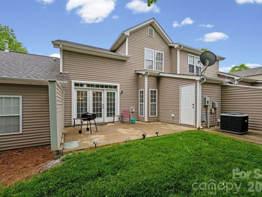 5757 Fox Ridge Lane, Winston Salem, NC 27104.  MLS# CAR4406995, YatesRealty ID 39550. 