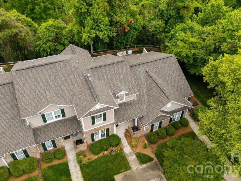 5757 Fox Ridge Lane, Winston Salem, NC 27104.  MLS# CAR4406995, YatesRealty ID 39550. 