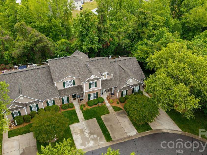 5757 Fox Ridge Lane, Winston Salem, NC 27104.  MLS# CAR4406995, YatesRealty ID 39550. 