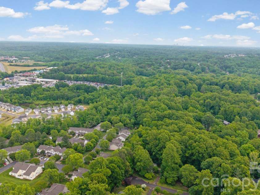 5757 Fox Ridge Lane, Winston Salem, NC 27104.  MLS# CAR4406995, YatesRealty ID 39550. 